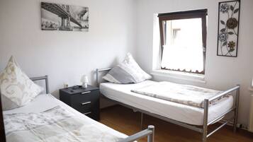 3 Schlafzimmer, Reisekinderbett, kostenloses WLAN, Bettwäsche