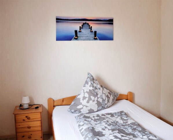 3 bedrooms, travel crib, free WiFi, bed sheets - Holiday in a quiet location (Nideggen)