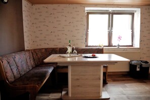 Dining - Holiday in a quiet location (Nideggen)