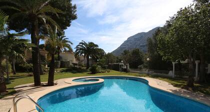 ilmastoitu talo uima-altaalla - ihanteellinen perheloma - WIFI