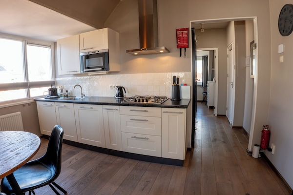 Geladeira, micro-ondas, cooktop, lava-louças