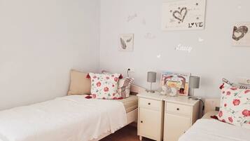 2 bedrooms, in-room safe, iron/ironing board, free WiFi