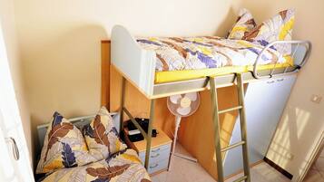 4 Schlafzimmer, Zimmersafe, Bügeleisen/Bügelbrett, Reisekinderbett