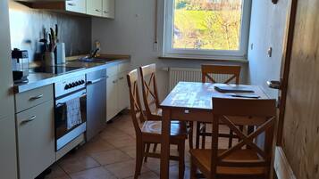 Geladeira, fogão, cooktop, lava-louças