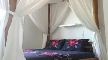 3 bedrooms, iron/ironing board, bed sheets