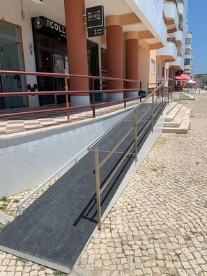 تفاصيل الفندق من الخارج