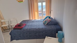 2 chambres, fer et planche à repasser, Wi-Fi gratuit, draps fournis