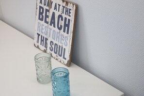 2 bedrooms, iron/ironing board, travel crib, WiFi - Modern APARTMENT, superior equipment, free WiFi  (Wangerland)