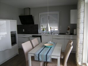 Dining - Modern APARTMENT, superior equipment, free WiFi  (Wangerland)