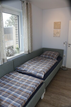 Interior - Modern APARTMENT, superior equipment, free WiFi  (Wangerland)
