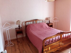 3 slaapkamers, een bureau, een strijkplank/strijkijzer, gratis wifi