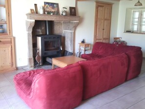 TV, fireplace, DVD player, table tennis - Fully renovated rural cottage 6 people (Condat-Lès-Montboissier)