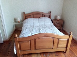 3 bedrooms, desk, iron/ironing board, free WiFi - Fully renovated rural cottage 6 people (Condat-Lès-Montboissier)