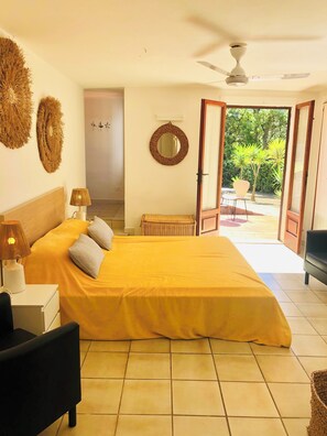 3 bedrooms, in-room safe, iron/ironing board, free WiFi - Villa with large garden, private pool and private tennis court, pet friendly (Capoliveri)