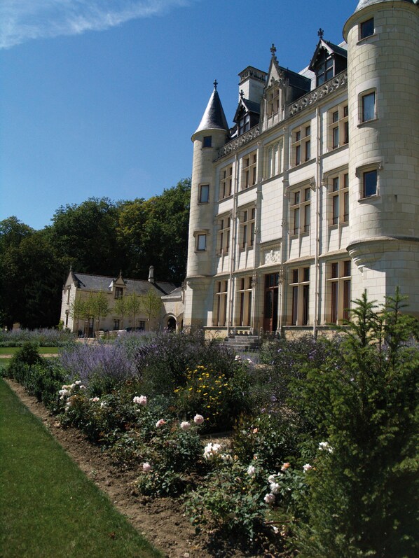 Exterior - The Château Farmhouse in the Vines - Chinon - Loire (Saint-Germain-Sur-Vienne)