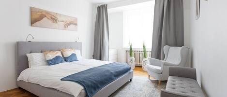 3 bedrooms, desk, iron/ironing board, free WiFi