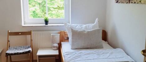 3 bedrooms, iron/ironing board, travel crib, free WiFi