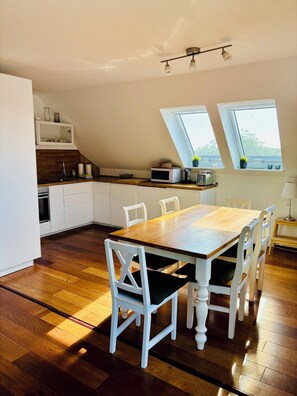 Dining - Beautiful vacation apartment with Baltic Sea view and balcony for 6 people (Barendorf)