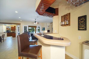 Bar (on property) - Villa Unica- relax and enjoy (Cape Coral)
