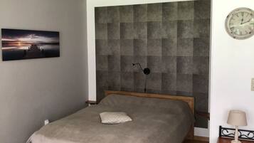 Lit parapluie, Wi-Fi gratuit, draps fournis