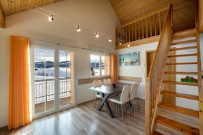 Dining - Comfortable apartment embedded between lake and mountains (Willerzell)