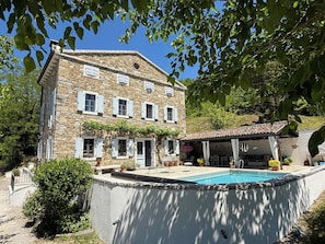 Exterior - Secluded large Villa, with Pool, home Cinema, 25 min. from Beach. EV charging (Motovun)