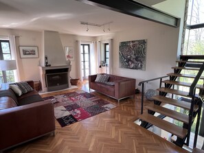 TV, fireplace, books, video library - Large Villa, with Pool, home Cinema, 25 min. from Beach. Private EV charging (Motovun)