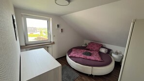 2 bedrooms, iron/ironing board, free WiFi, bed sheets - Your vacation apartment in the heart of the Voreifel (Zülpich)