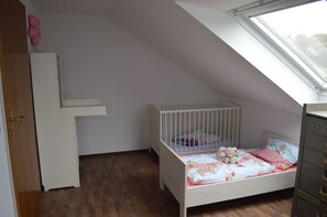 2 bedrooms, iron/ironing board, travel cot, free WiFi