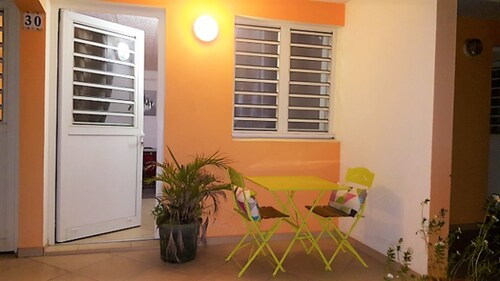 COLIBRI PAYS on the heights of fort de france fully equipped  