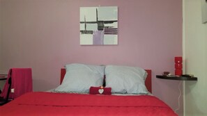 1 bedroom, iron/ironing board, internet, bed sheets