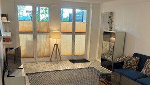 Unclassified image, 3 of 18, button - tastefully furnished & quiet apartment in West Lichterfelde (Berlin)