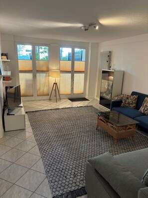 Älytelevisio, kirjoja, stereot