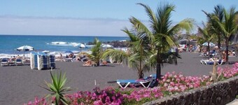 Elegante apartamento con vistas panorámicas al mar, la costa y la montaña. 