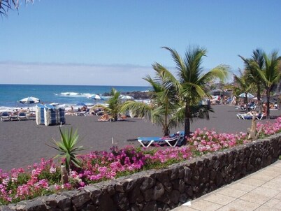 Stylish apartment with a panoramic view of the sea, the coast & the mountains