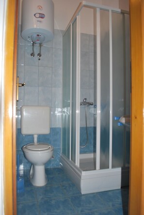 Dusche, Bidet, Handtücher