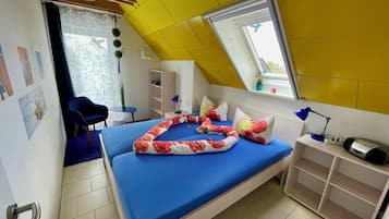 3 bedrooms, iron/ironing board, free WiFi, bed sheets