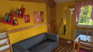 Fernseher, Tischtennisplatte