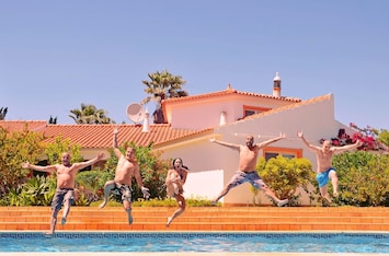 Villa Lagos Algarve for families & friends, 6 bedrooms, 7 bathrooms, pool, BBQ