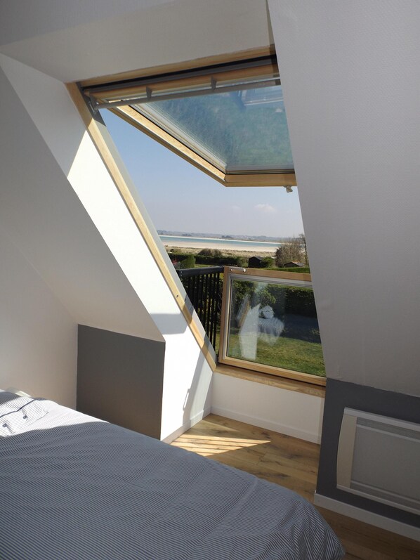 3 slaapkamers, een strijkplank/strijkijzer, reisbedje, gratis wifi