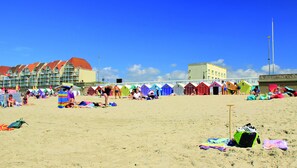 Plage à proximité, chaises longues