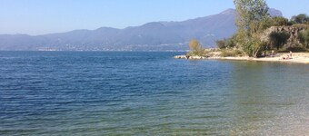 Villa La Limonaia, Garda, silent position in the green, great lake views