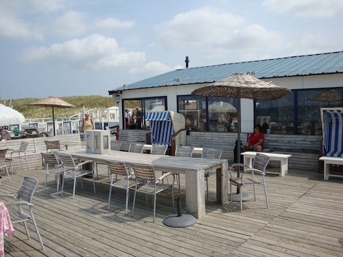 Ferienhaus mit großem Garten im Süden, 900m vom Nordsee Strand