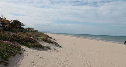 Bungalow indépendant avec piscine à 650m de la plage de sable fin