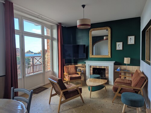 Villa Füße im Wasser