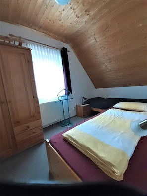 2 Schlafzimmer, Schreibtisch, Bügeleisen/Bügelbrett, kostenloses WLAN