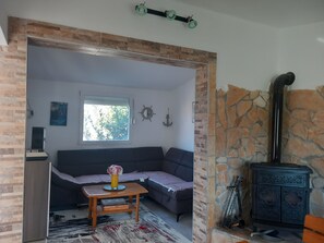 Smart TV, fireplace, foosball, books - Up to 6 persons one price, for whole house-floor.3.room.kitchen,washingm,dishwashingm.coffeem. (Vir)