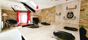 Dining - Charming Apartment - Downtown (Châteaubriant)