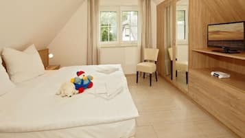 2 bedrooms, in-room safe, iron/ironing board, travel crib