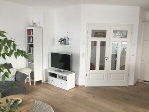 Smart TV, DVD player, books, music library